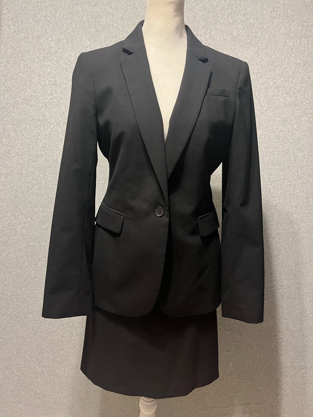 Banana Republic Black Wool Skirt Suit Single-Button Tailored Blazer 4 Petite